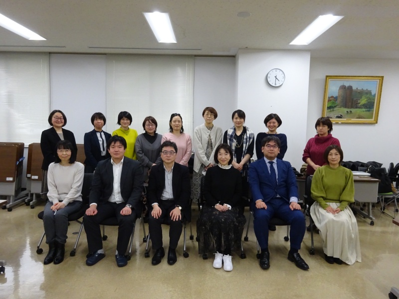 参加者の助産師・保健師の皆様、講師とファシリテーターの先生方
