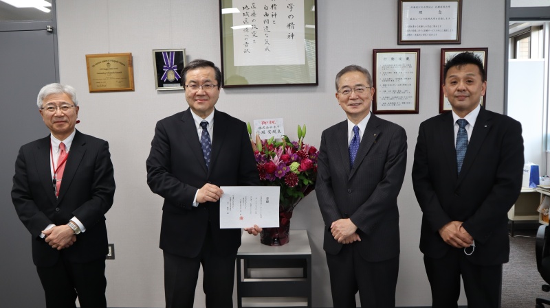 目録贈呈記念写真