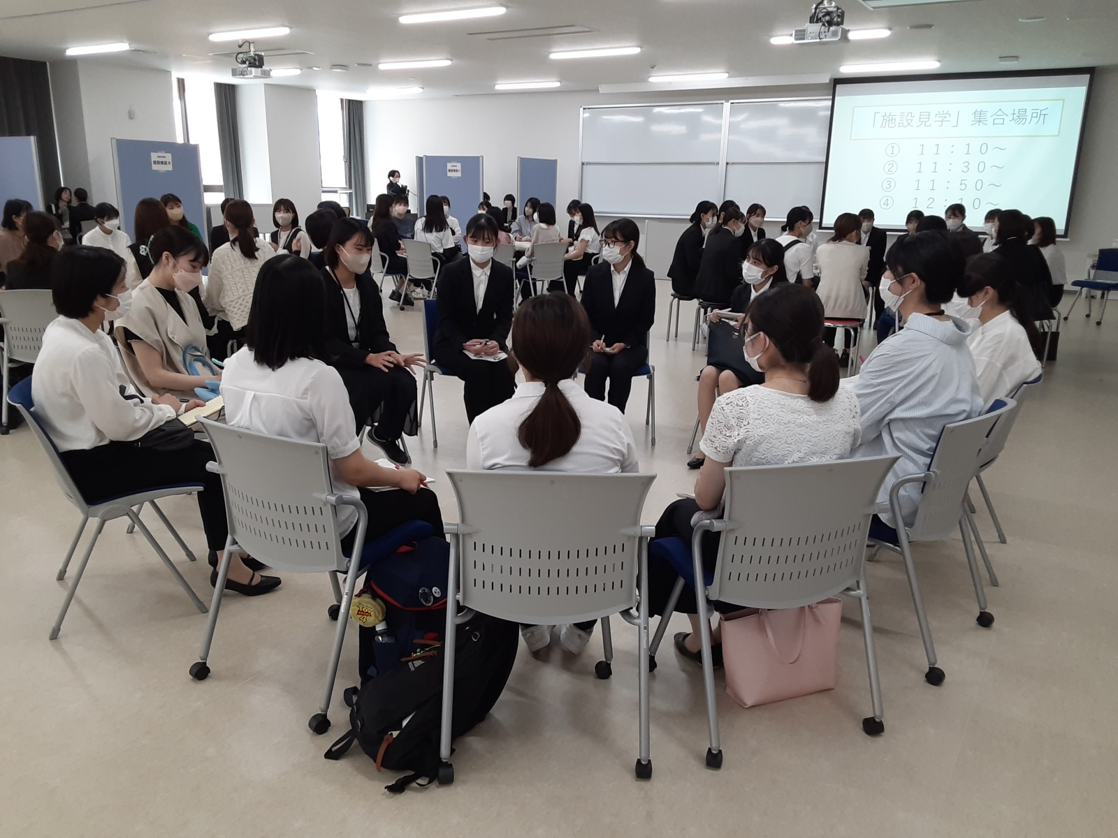 在校生との交流　助産学専攻の会場の様子