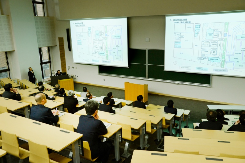 施設概要説明の様子
