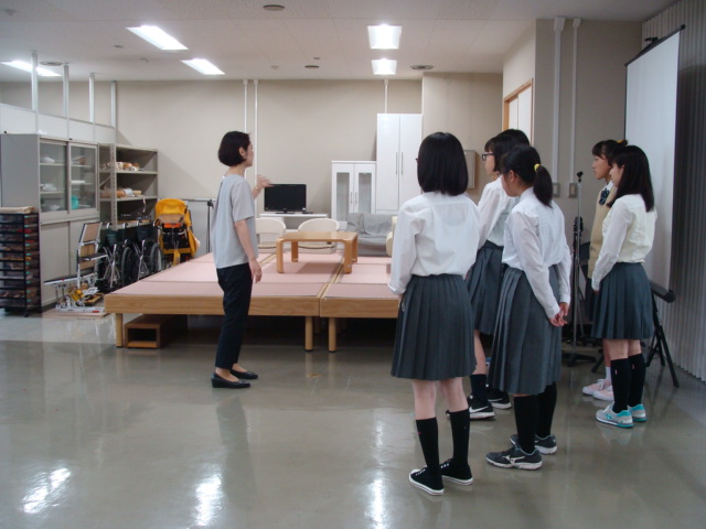 大学見学学習　　ADL室の見学