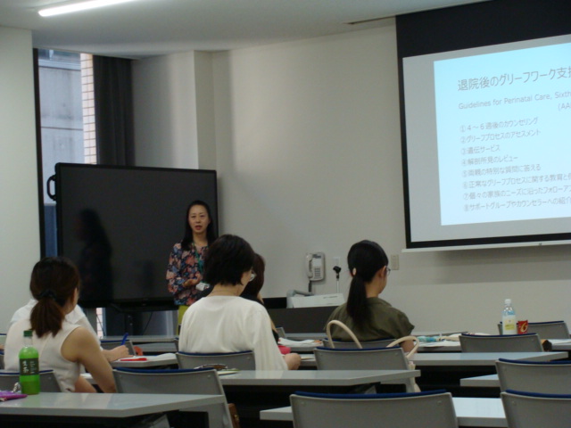 研修2（助産学専攻科　荒木奈緒　准教授）の様子