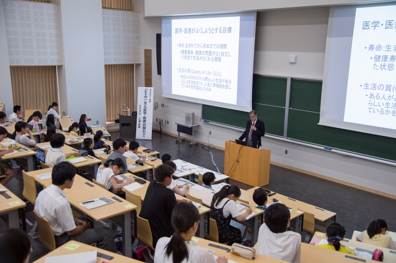 三浦医学部長によるミニ講義の写真