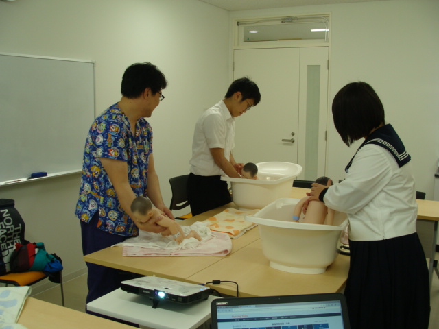 大学見学学習　　　沐浴の様子
