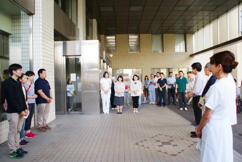 出発式に見送りに来た医療スタッフや患者さま
