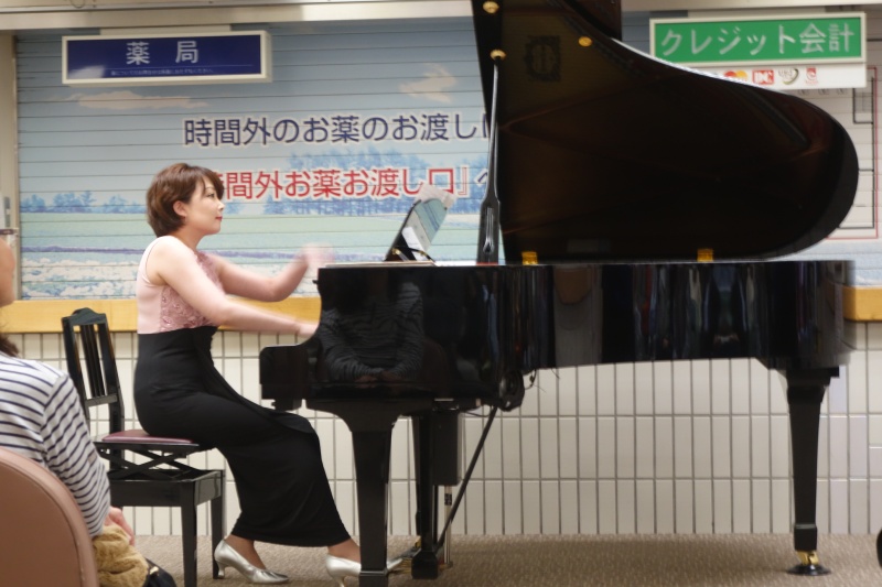 ピアノ：村上 和歌子さん