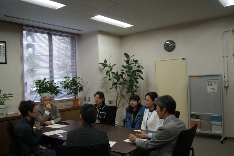 保健医療学部長との懇談の様子
