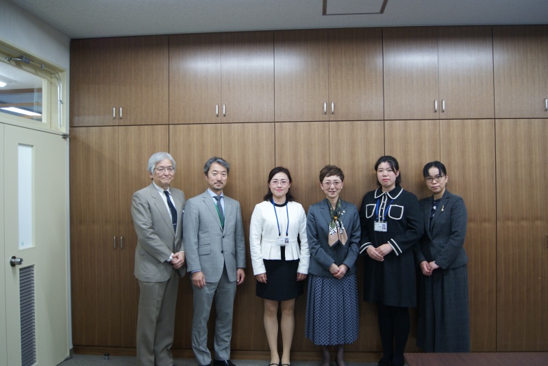 保健医療学部長表敬訪問 記念撮影