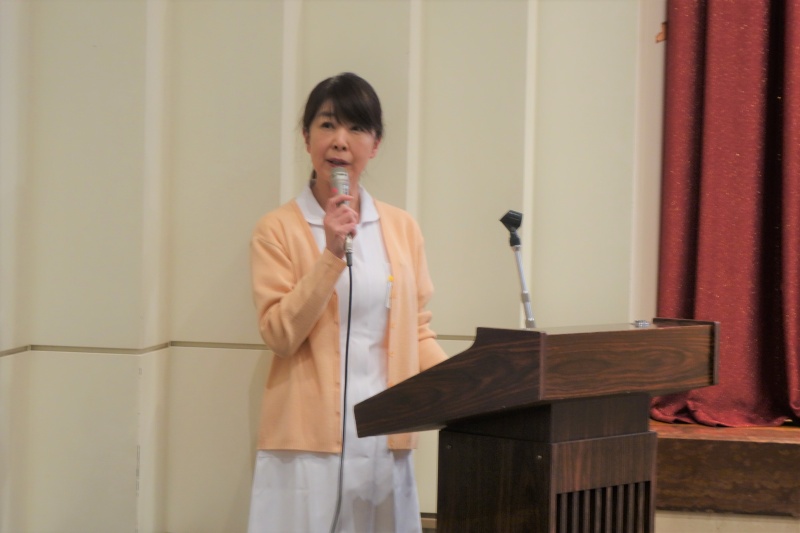 開会の挨拶をする萩原看護部長