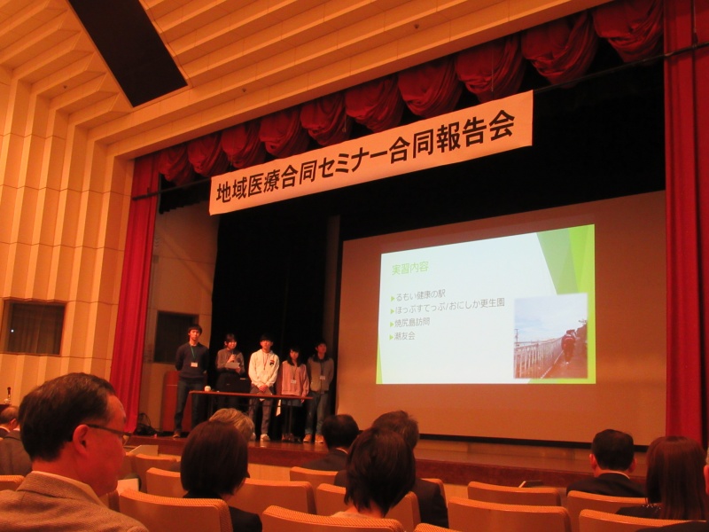 学生による発表の様子