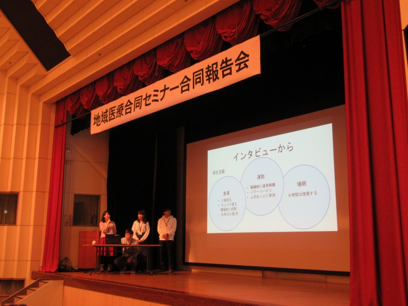 学生による発表の様子