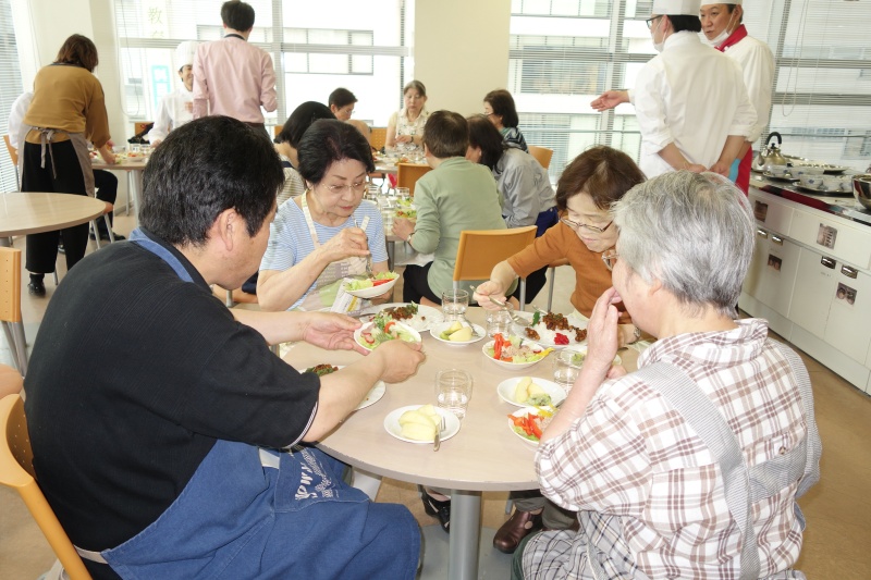 食事会の様子
