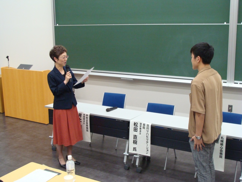 参加した学生への修了証書の授与