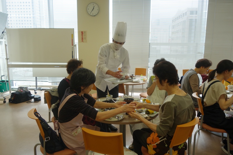 食事会の様子