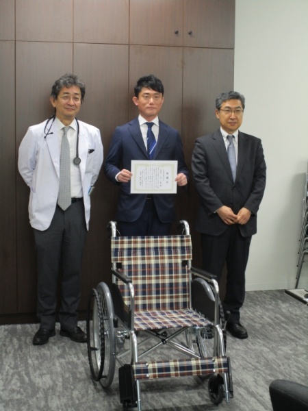車椅子贈呈式にて（病院長室）