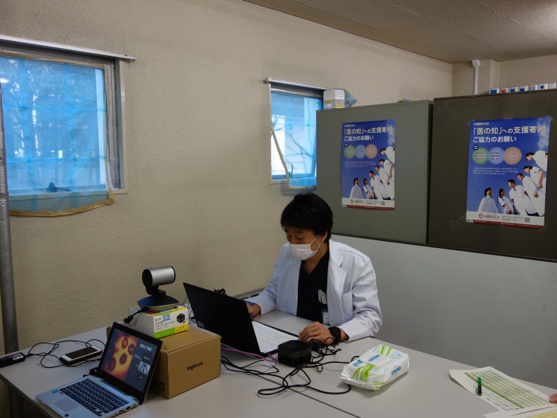放射線部　大橋主査による「超大型除菌シート」のニーズ発表。