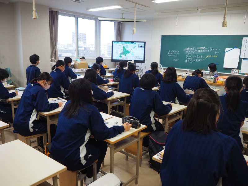 公開講座の様子（青木助教）