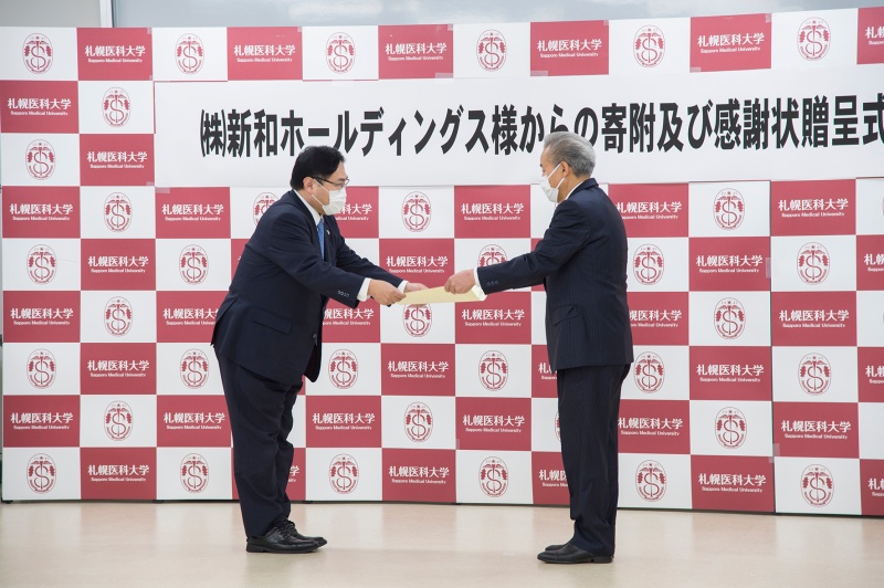 贈呈式の様子
