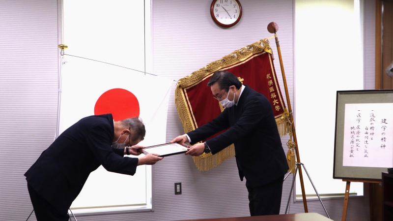 贈呈の様子