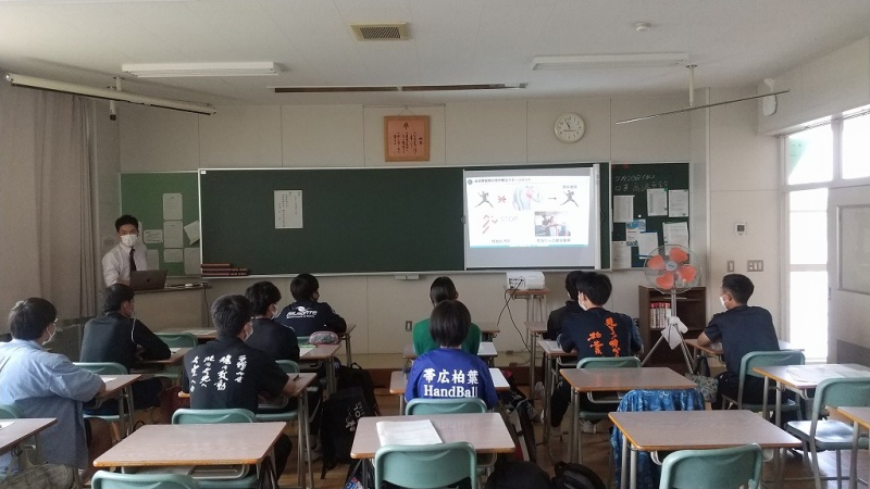 公開講座を受講する学生の様子