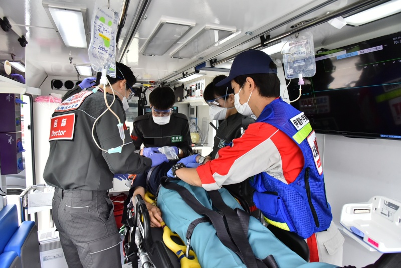 「応急処置の様子」