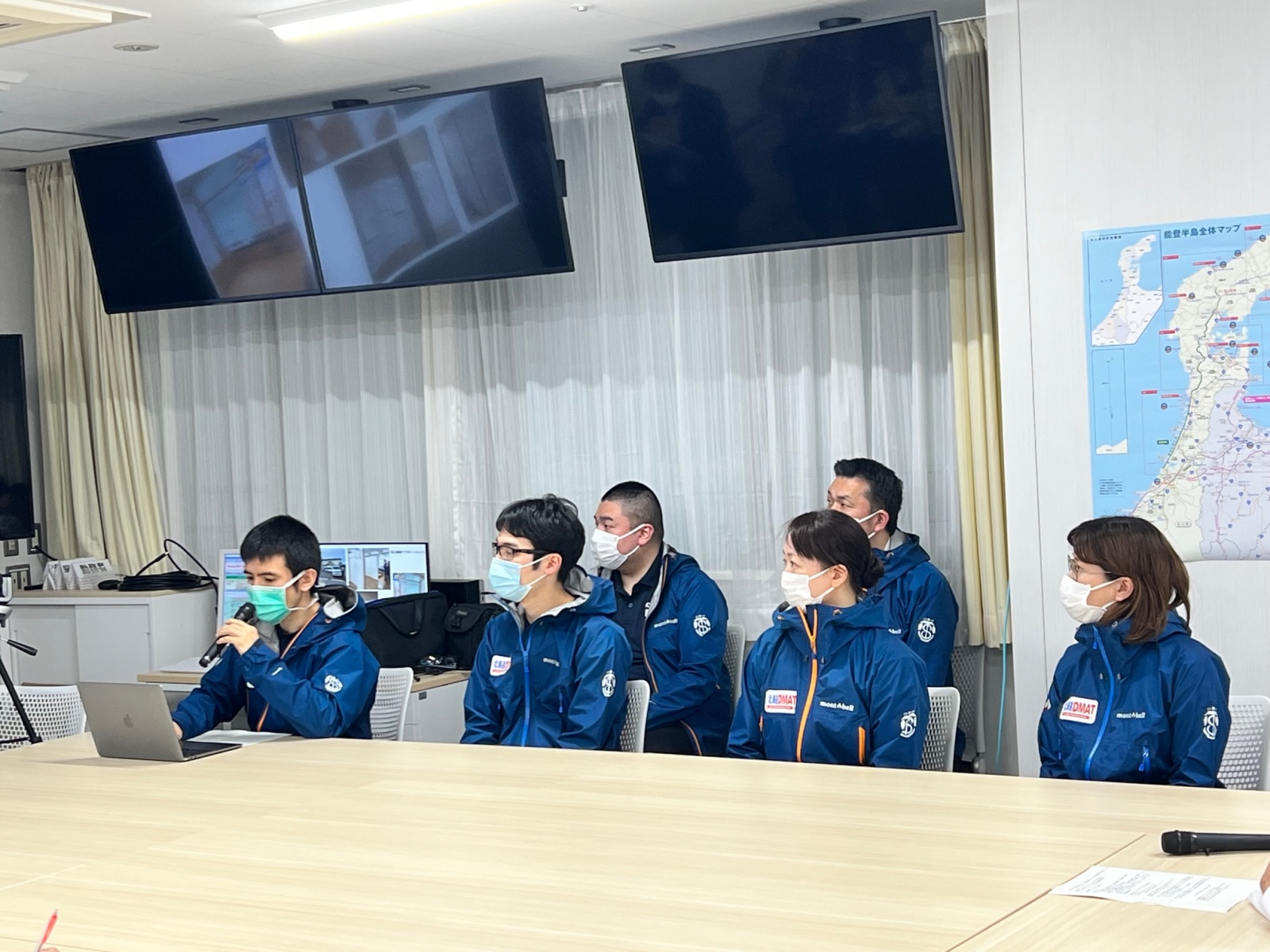 札幌医科大学災害派遣医療チームDMATによる派遣報告会の様子