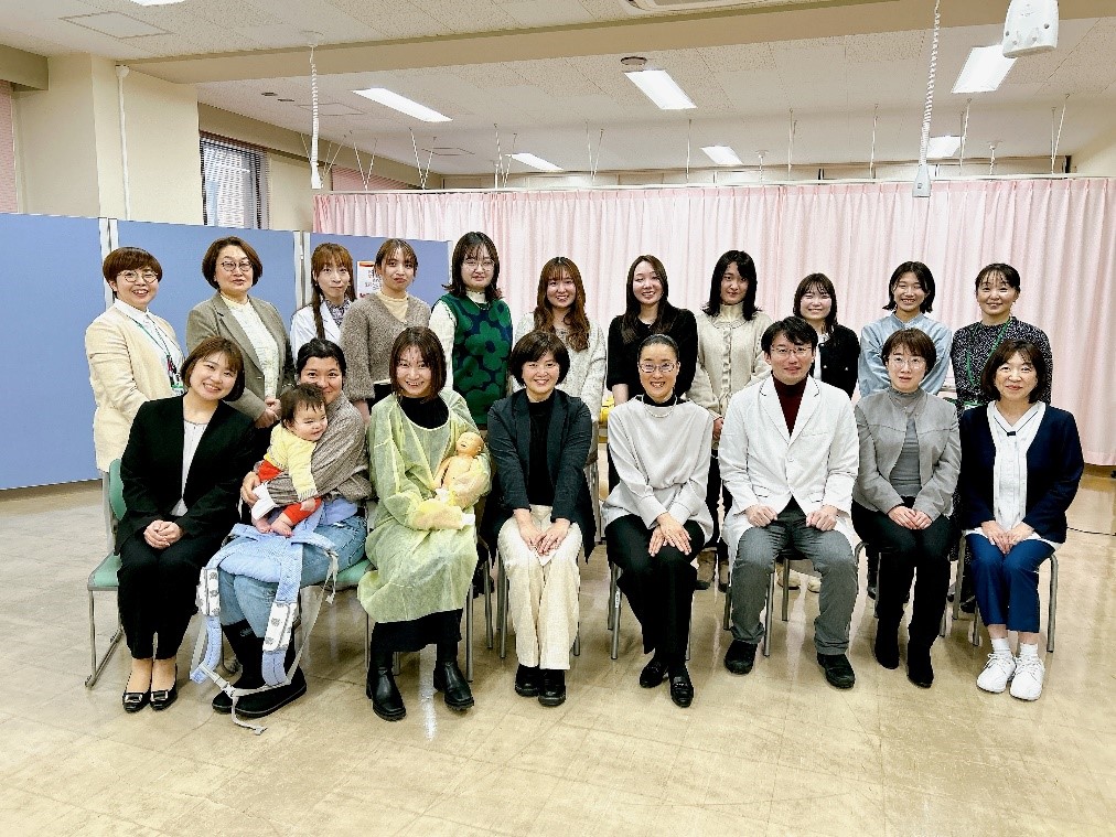 交流会・スキルアップ演習に参加した助産学専攻修了生と講師