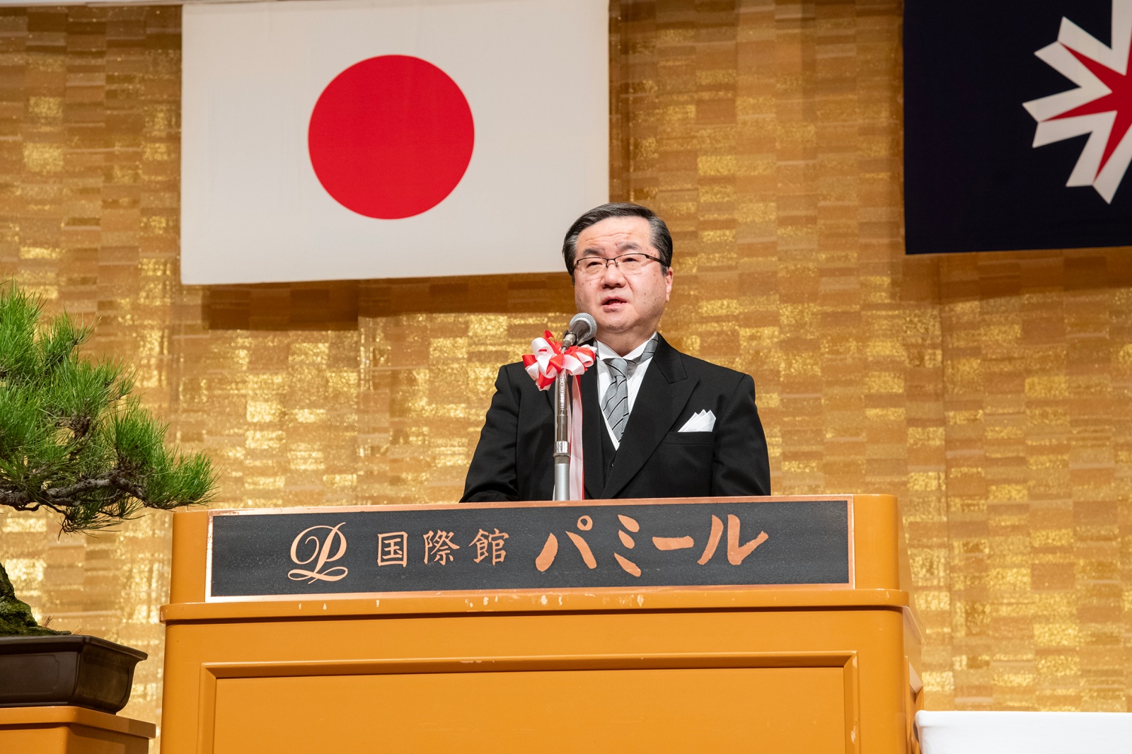 山下敏彦理事長・学長による式辞