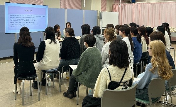 助産学専攻在学生による講話の様子（ビギナー編）