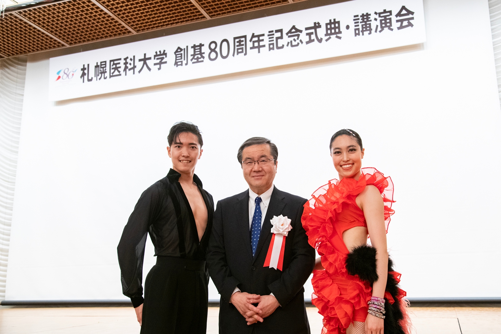 本学医学部3年生の大木大樹君と妹の風香さん（札幌市立大学助産学専攻科）ペアによる競技ダンスのエキシビション