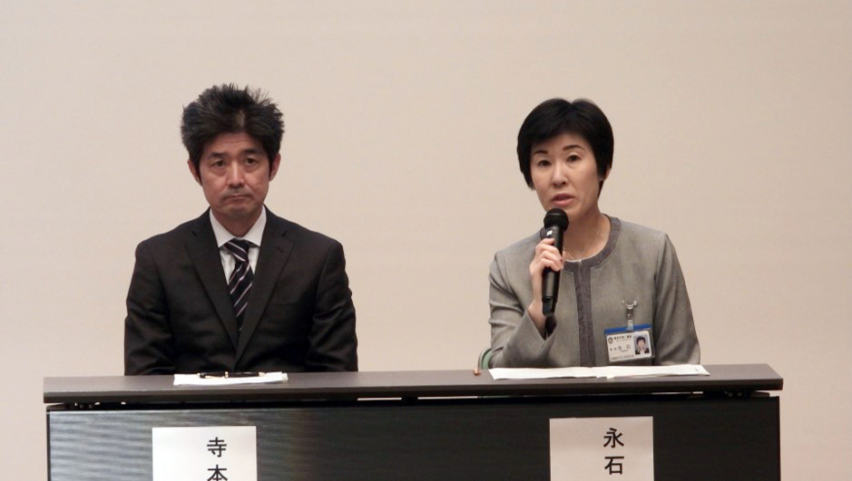 パネリスト：右から　永石教授、寺本教授