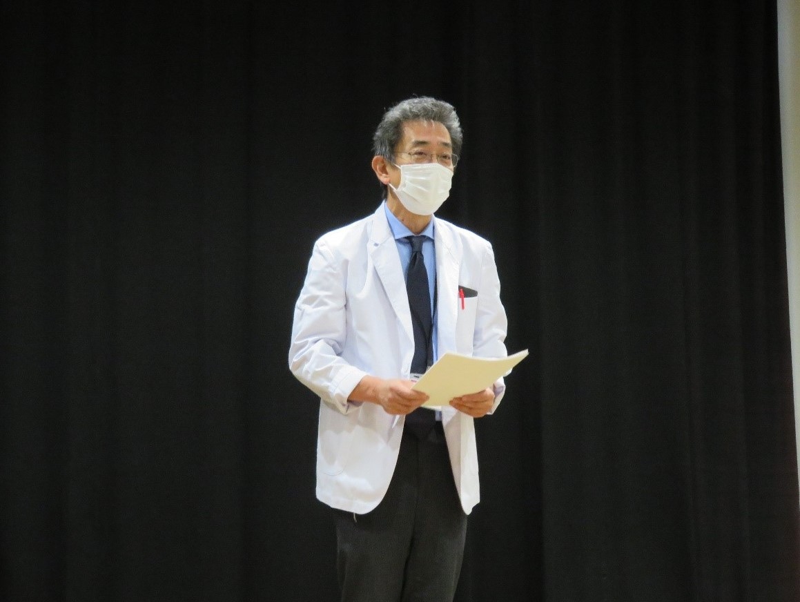 ボランティア感謝状贈呈式での病院長挨拶の様子