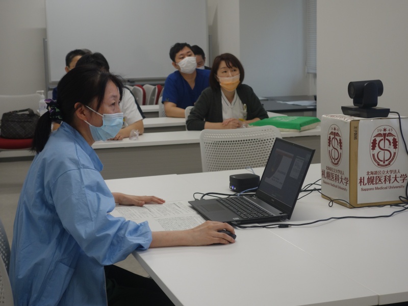 臨床工学部　橋本係長による「ECMO回路やIABPバルーンカテーテルの美しい固定器具」等3つのニーズ発表