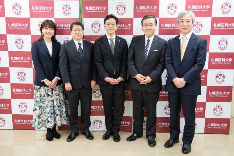 関係者での記念撮影