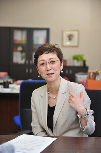 大日向 保健医療学部長