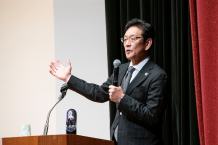 記念講演の写真
