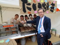 写真4．たい焼き店（空手部）にて