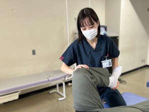 診療中の写真 (理学療法学・作業療法学専攻)