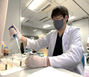 研究の様子の写真1