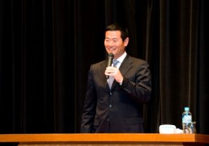 講演する桑田真澄氏