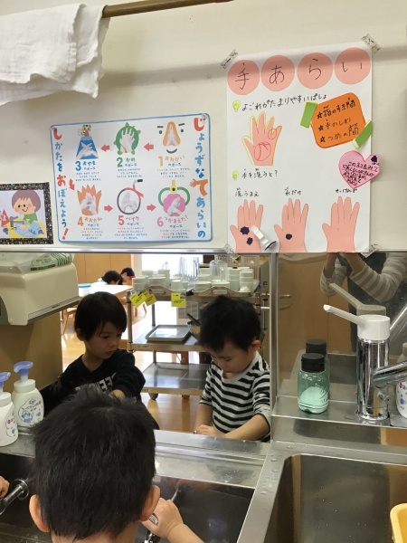 ピア教育実践(5歳児(年長）と2歳児）