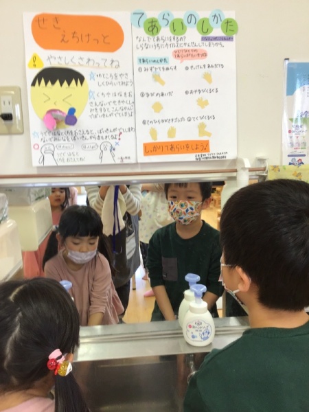 ピア教育実践(5歳児(年長）と2歳児）
