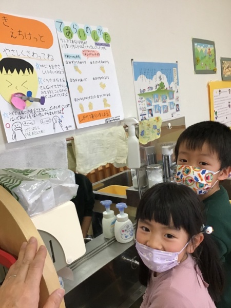 ピア教育実践(5歳児(年長）と2歳児）