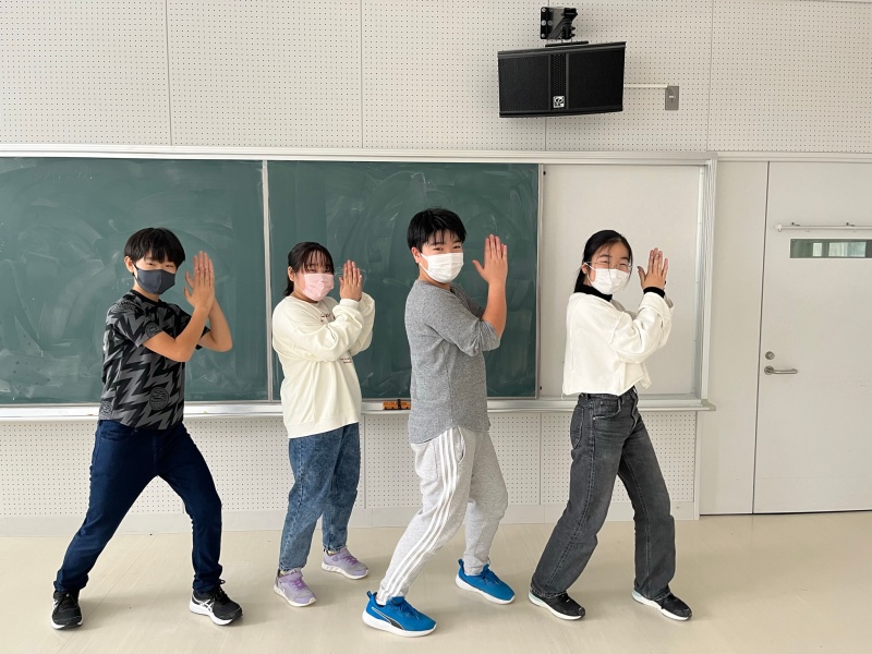 老人ホームへ贈る手洗いダンスチーム