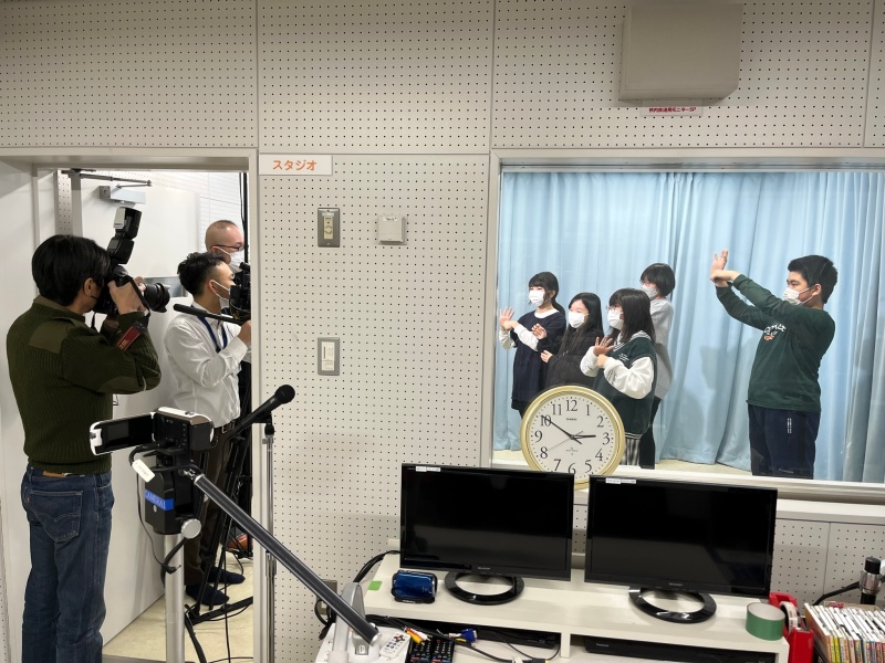 動画チーム撮影の様子④　北海道新聞取材